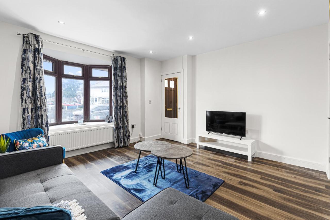 Bescot Walsall - 4 Bedroom House, Wi-Fi, Garden , Sleeps 8 - Jrr Stays מראה חיצוני תמונה