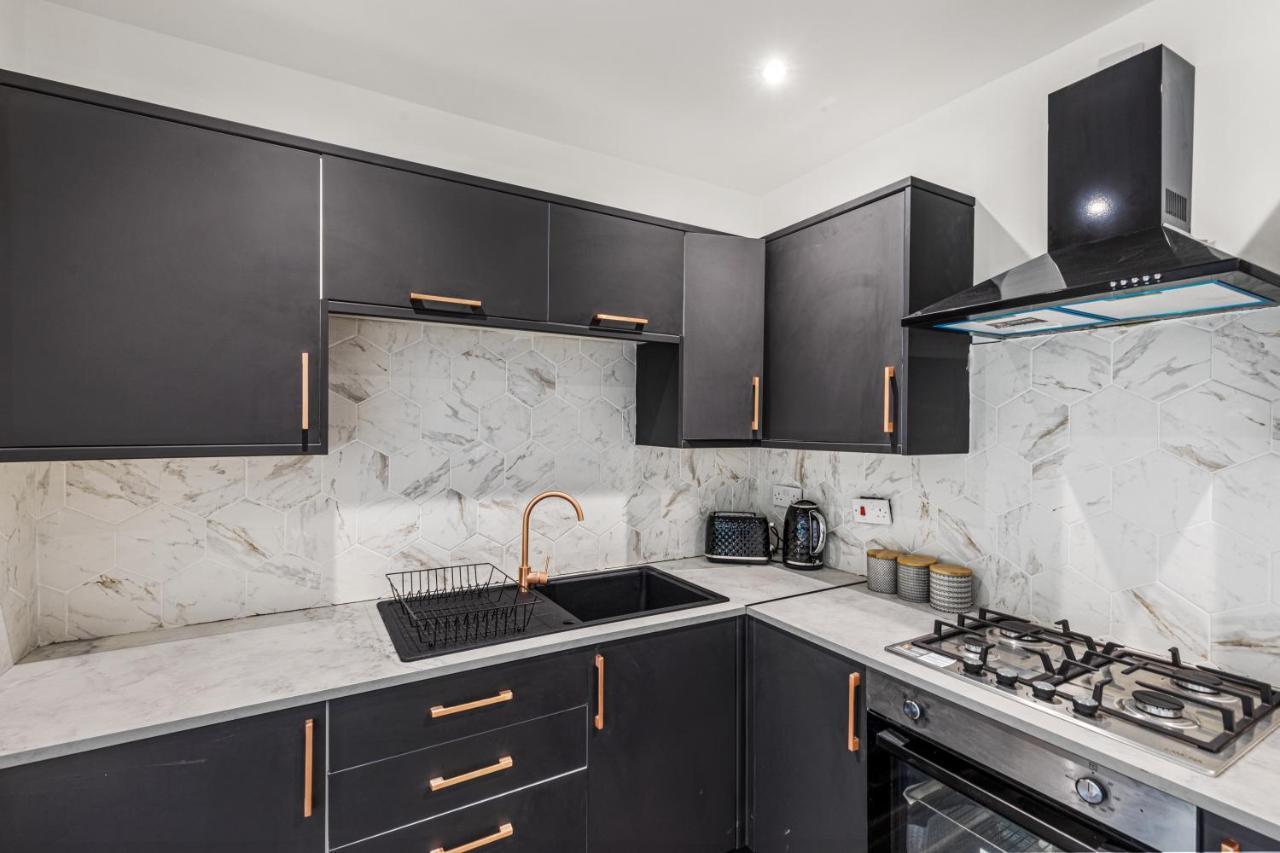 Bescot Walsall - 4 Bedroom House, Wi-Fi, Garden , Sleeps 8 - Jrr Stays מראה חיצוני תמונה
