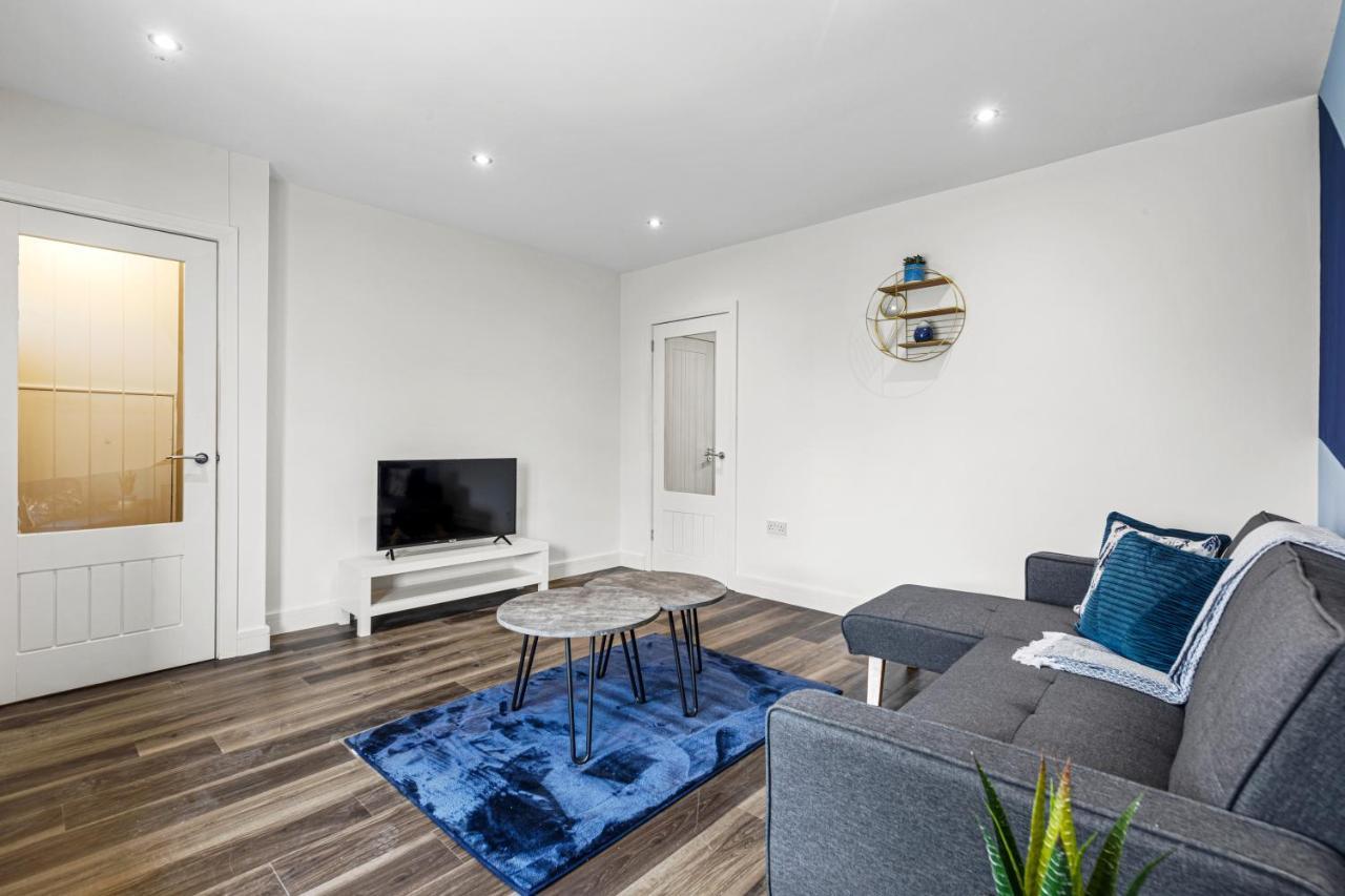Bescot Walsall - 4 Bedroom House, Wi-Fi, Garden , Sleeps 8 - Jrr Stays מראה חיצוני תמונה