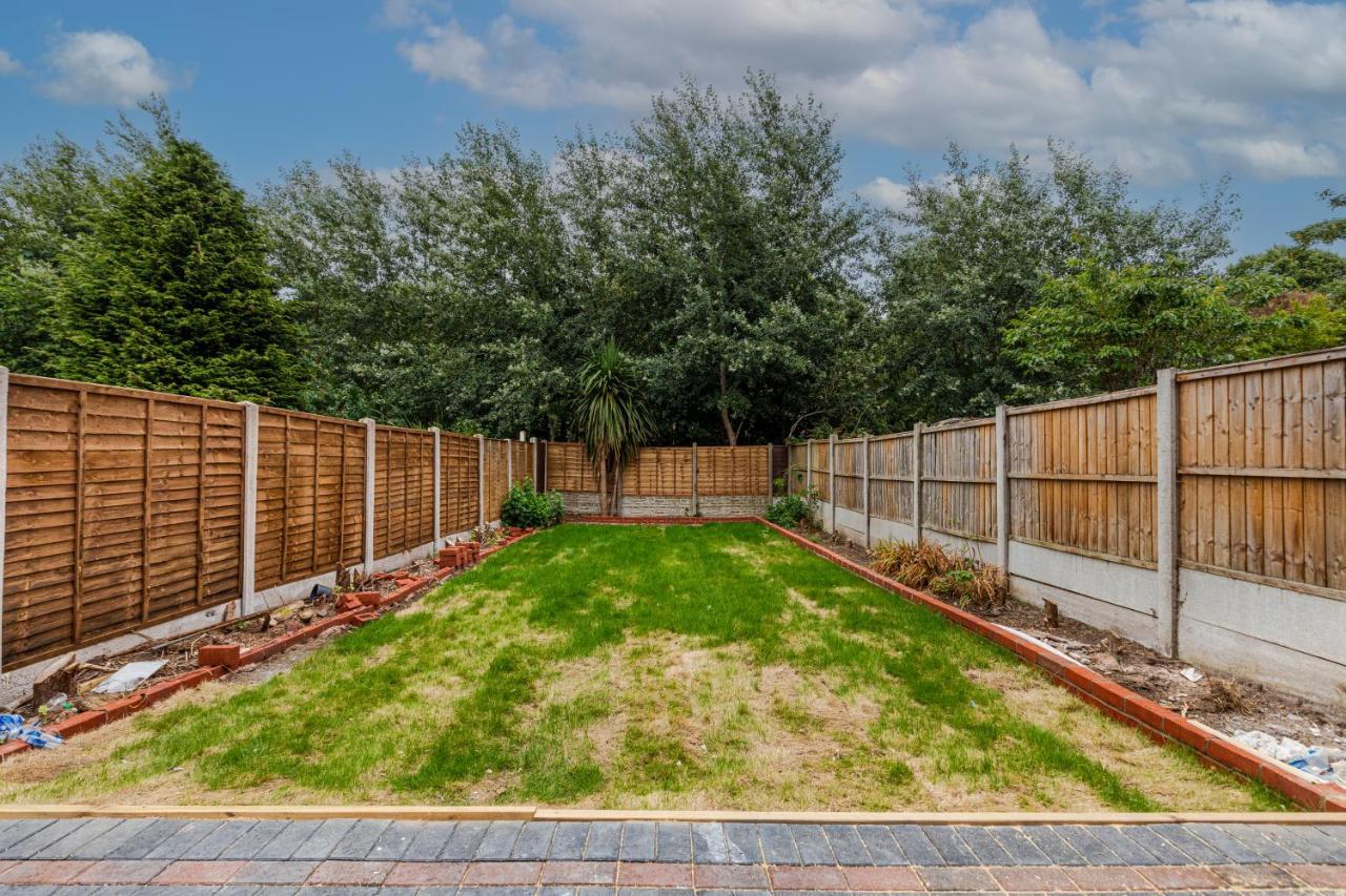 Bescot Walsall - 4 Bedroom House, Wi-Fi, Garden , Sleeps 8 - Jrr Stays מראה חיצוני תמונה
