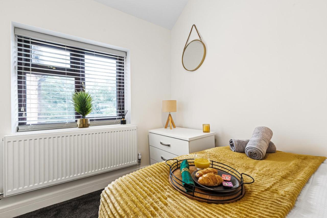 Bescot Walsall - 4 Bedroom House, Wi-Fi, Garden , Sleeps 8 - Jrr Stays מראה חיצוני תמונה