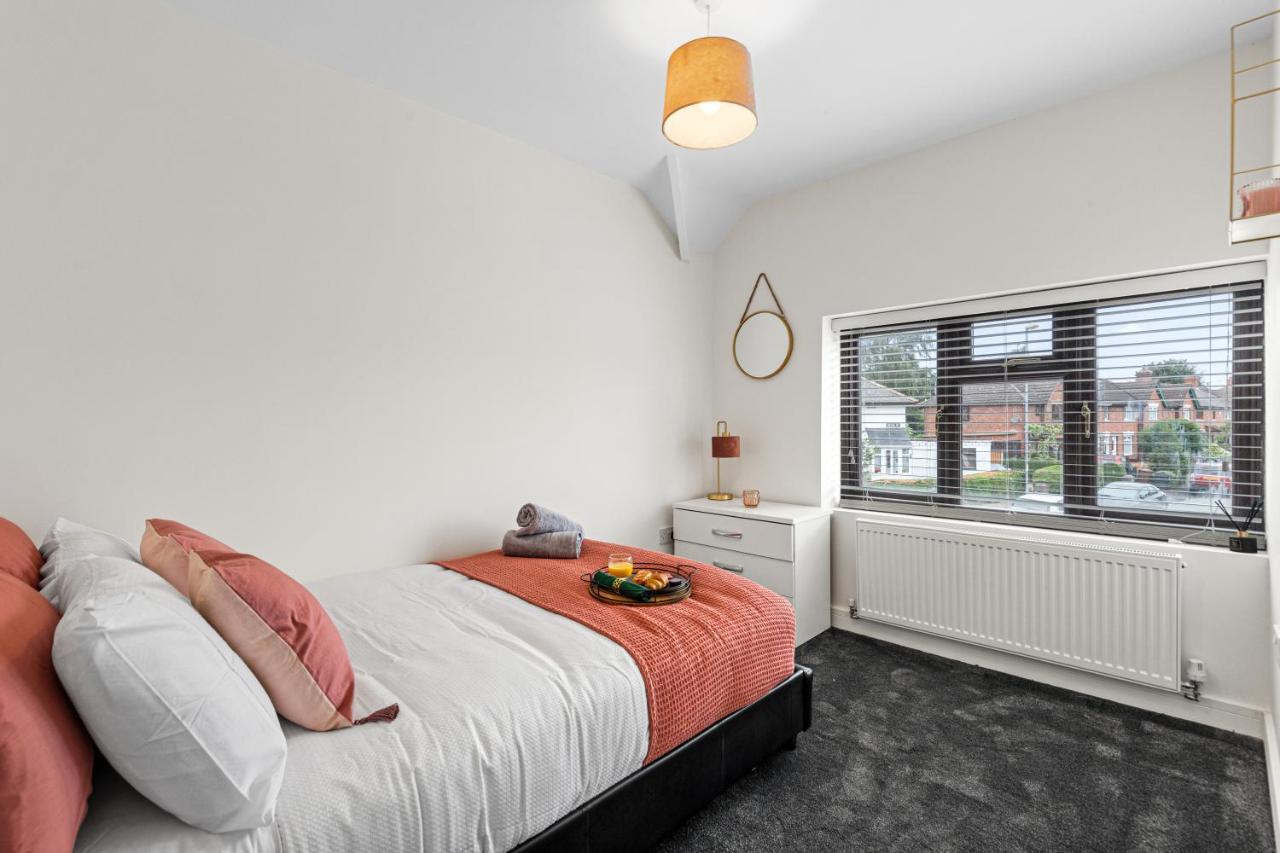 Bescot Walsall - 4 Bedroom House, Wi-Fi, Garden , Sleeps 8 - Jrr Stays מראה חיצוני תמונה