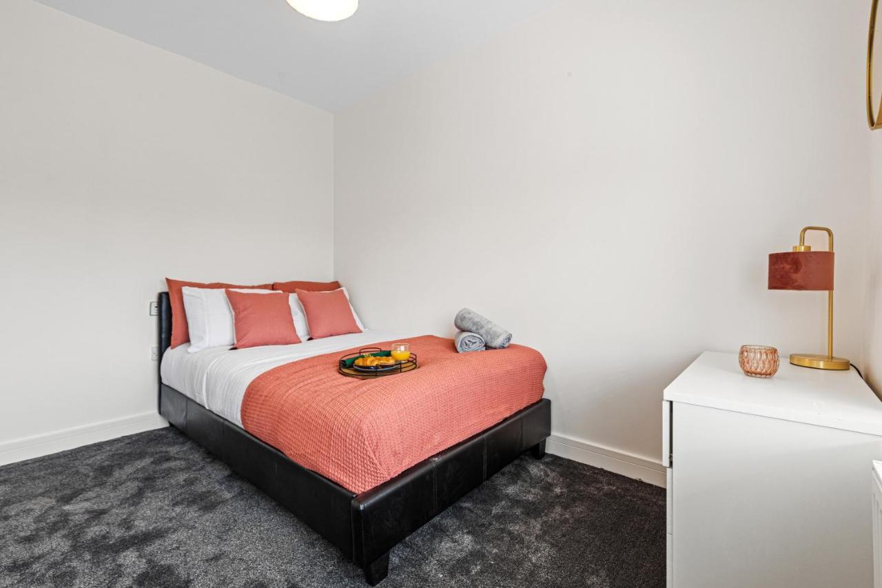Bescot Walsall - 4 Bedroom House, Wi-Fi, Garden , Sleeps 8 - Jrr Stays מראה חיצוני תמונה